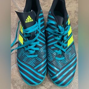 Adidas Mens  91/2 indoor soccer shoe